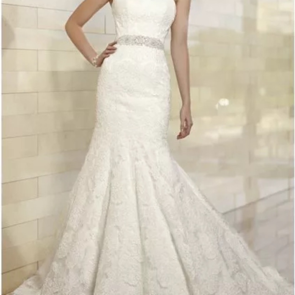 Wedding dress - Essence of Australia